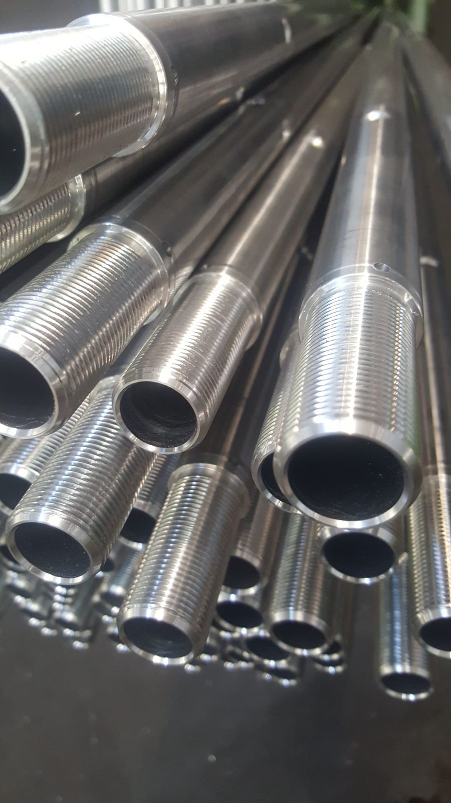 Threaded and drilled aluminium tubes