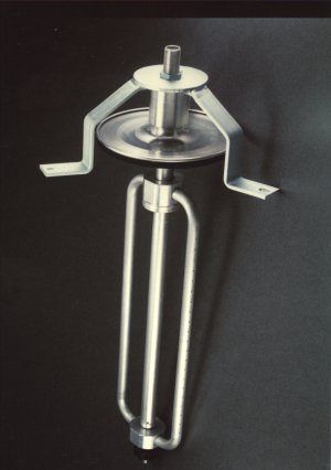 Rotary nozzle for cleaning filter cartridges